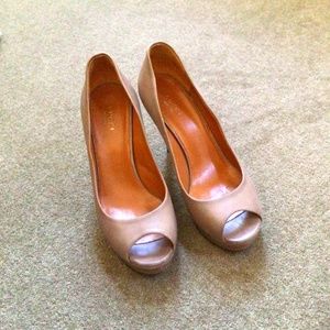 Classy Gucci platform pumps